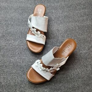Italian Shoemakers White Wedge Sandals Embellished‎ Flowers Size 9.5